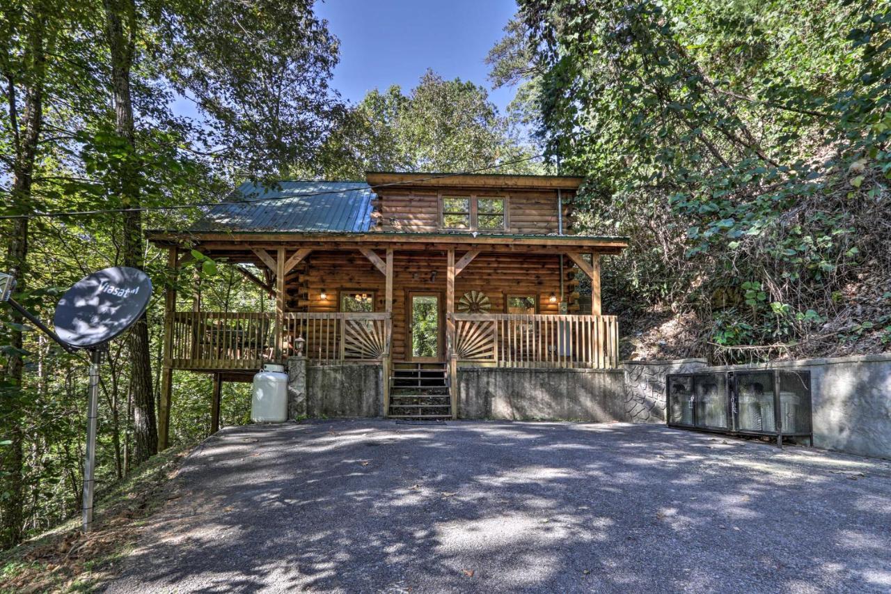 Cabin With Hot Tub And Deck, 3 Mi To Pigeon Forge Sevierville Exterior foto