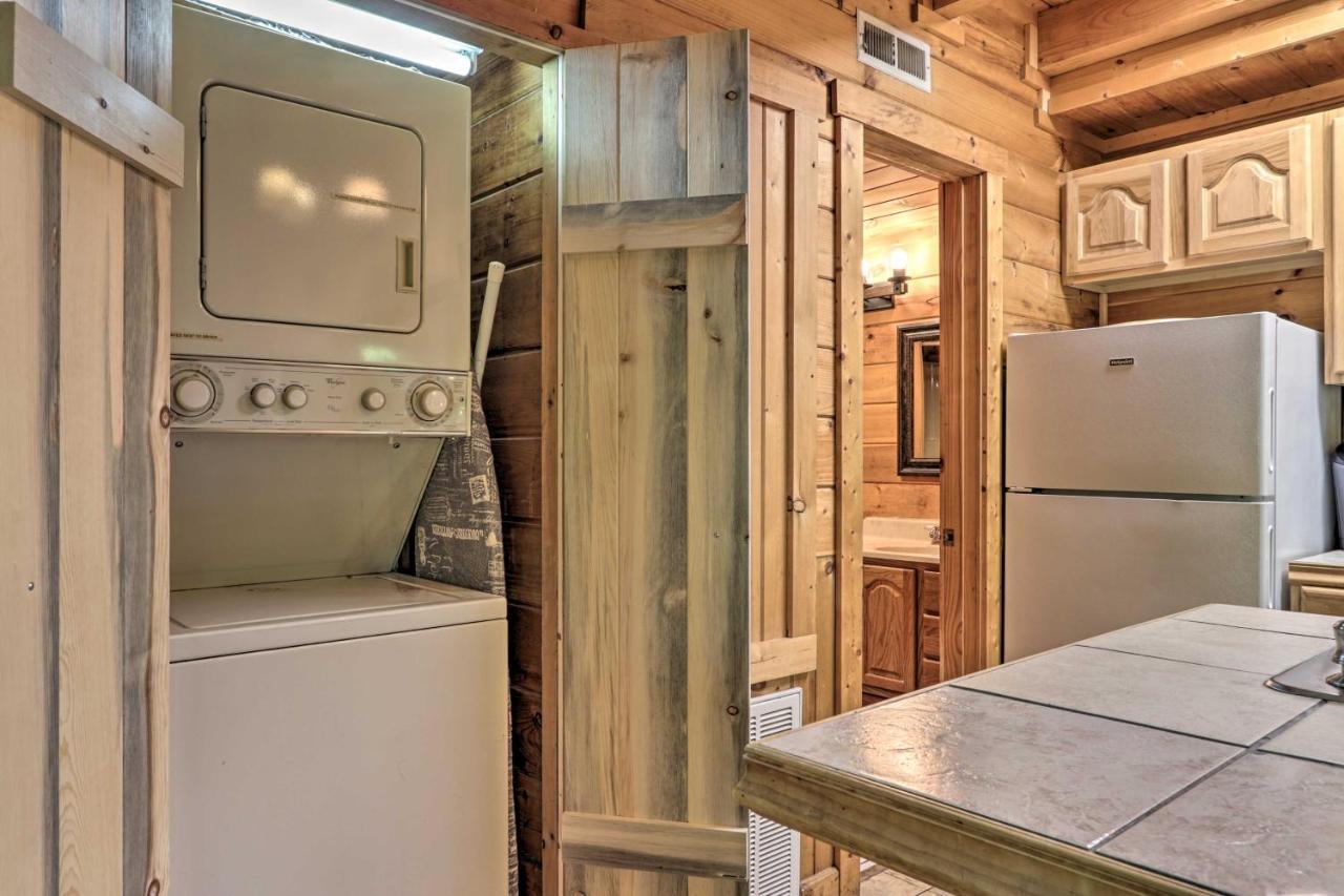 Cabin With Hot Tub And Deck, 3 Mi To Pigeon Forge Sevierville Exterior foto