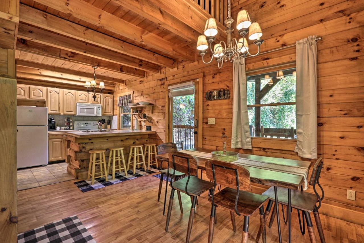 Cabin With Hot Tub And Deck, 3 Mi To Pigeon Forge Sevierville Exterior foto